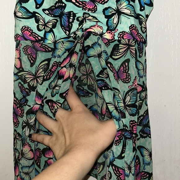 🩵3/$20🩵 BUTTERFLY MESH CRISS CROSS TANK TOP - Picture 5 of 7